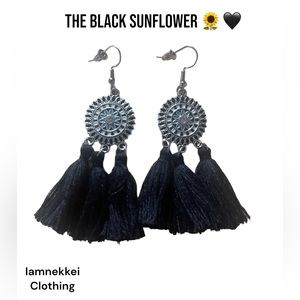 The Black Sunflower 🌻🖤